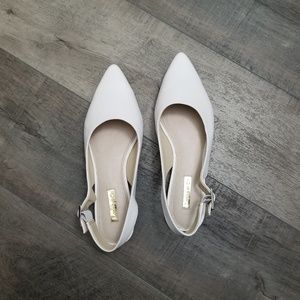 Louise et Cie white pointed toe flats NWOT